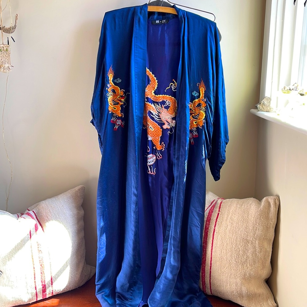 Cool Satin Dragon Loungewear Robe small/medium